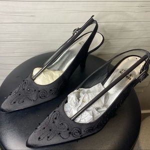 Stuart Weitzman Black $455 US 7.5 Classic Low Heels Beaded Rhinestones